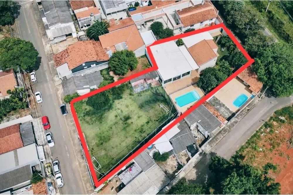 Chacara na Vila Bom Jesus, 02 quartos e salão de festas, Campo de futebol