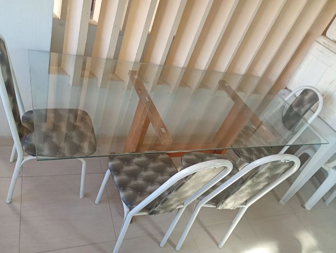mesa de vidro com base de madeira - Foto 4