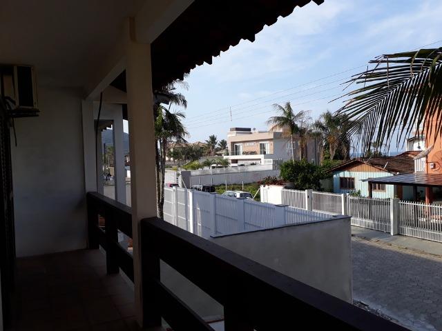 Lindo sobrado para temporada a 100 metros da praia de Itaguaçu - SC - Foto 2