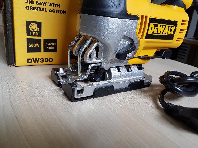Serra Tico-tico 500W c/ base ajustável DW300 DeWalt - Foto 6