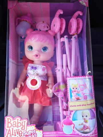 Boneca Baby Alive com carrinho