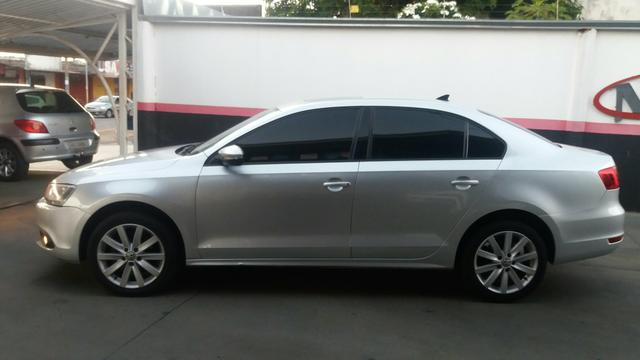 Jetta 2.0 11/11 Automático Completão + teto solar, aceito troca e financio - Foto 4