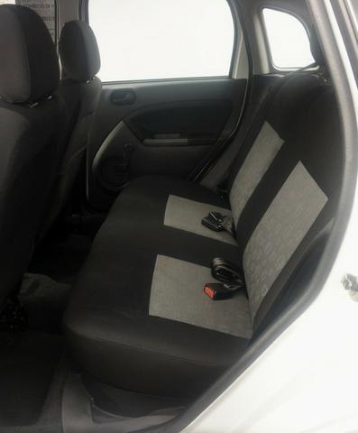 Fiesta Hatch 1.6 Flex Completo Único dono! - Foto 9