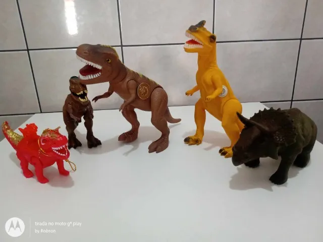 Carrinho Dinossauro Rex + Brinde (12 Dinossauros)