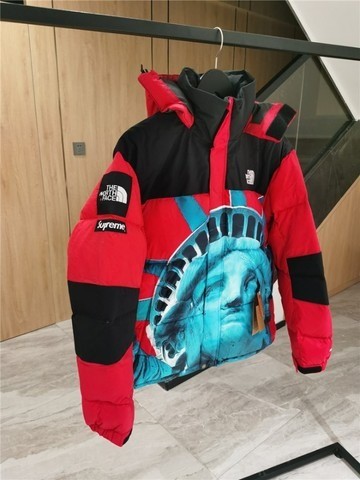 Jaqueta Puffer The North Face x Supreme Statue of Liberty Baltoro