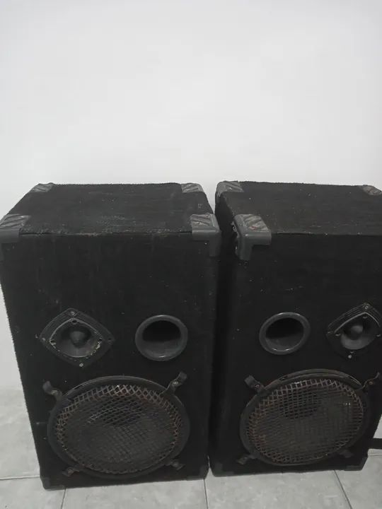 Vendo 2 caixas de som Gradiente (reformada) e 1 caixa de subwoofer Fone rasgado