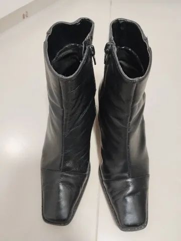 Bota feminina em couro cano médio - Foto 5