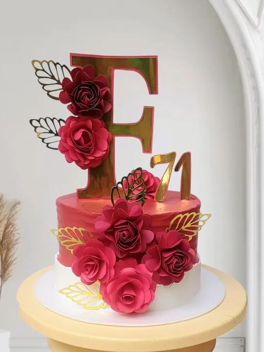 Bolo de aniversário chantininho e kit festa 