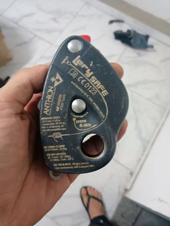 Trava queda, ascensor de punho e descensor  - Foto 3