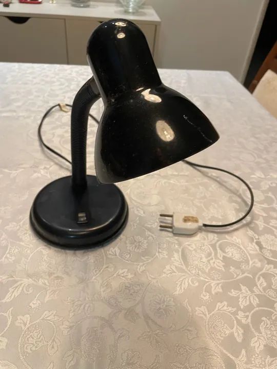 Luminária de Mesa Preta