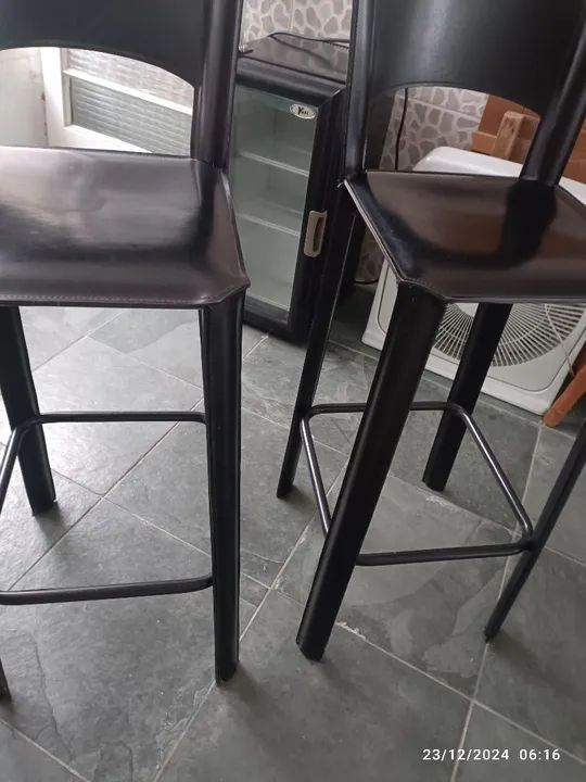 Conjunto de Cadeiras de Bar em Couro Preto - Foto 6