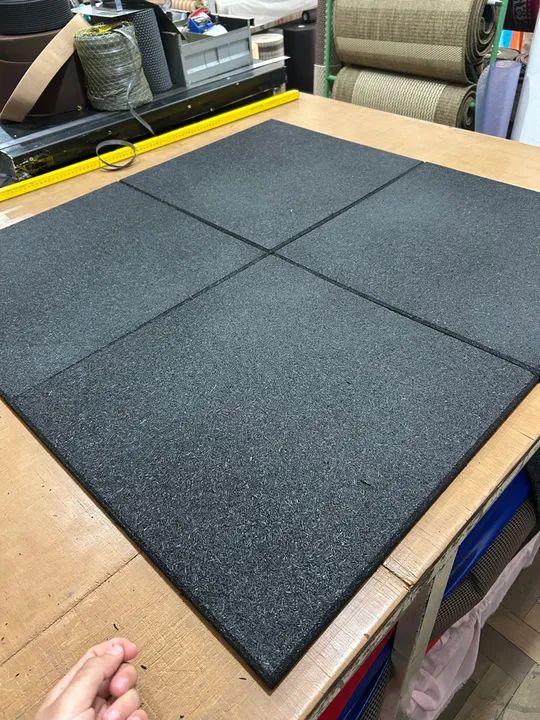 Kit 12 peças piso emborrachado academia 50x50 15 mm