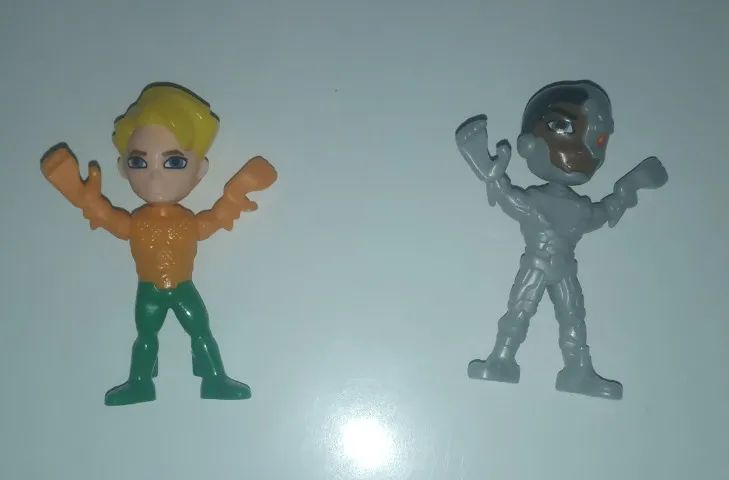 Liga da Justiça - Kinder Joy - Lote 4 Bonecos - Foto 3