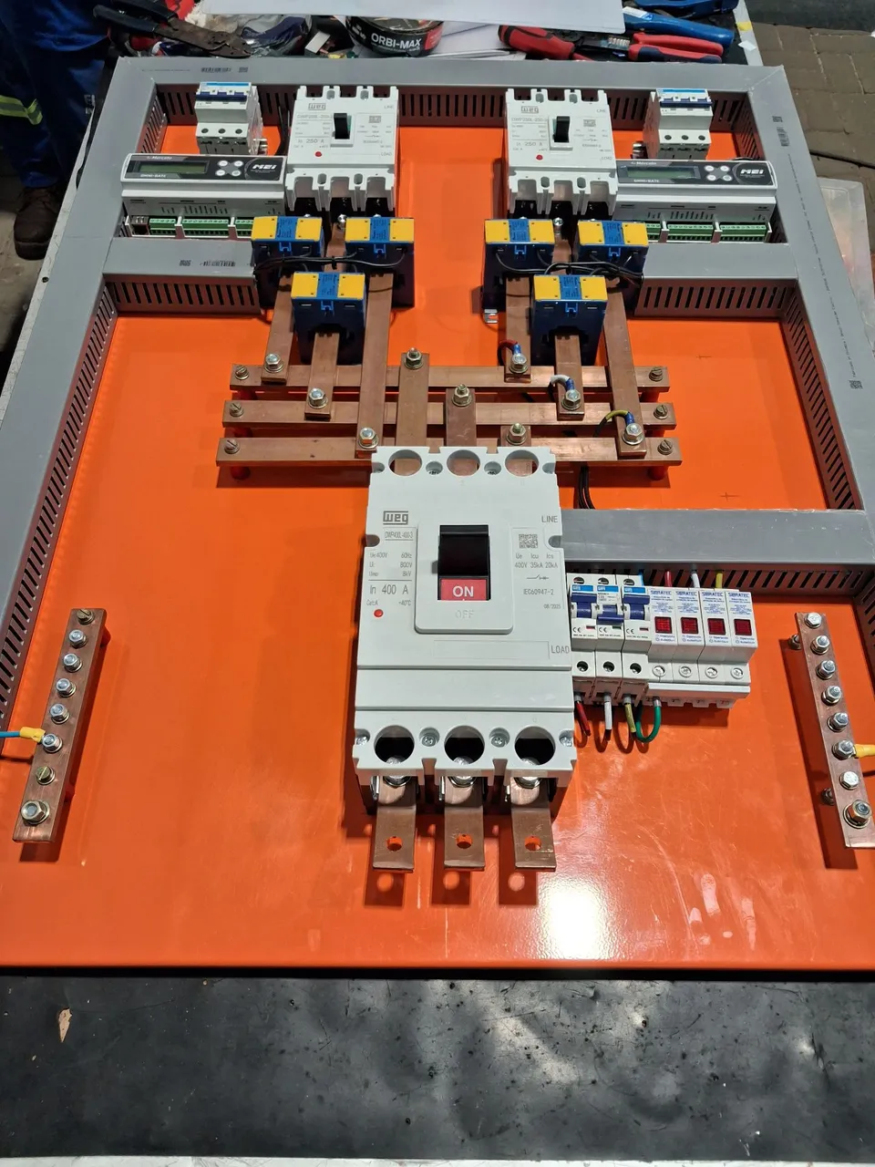 Eletricista técnico em eletrotécnica serviços profissionais.