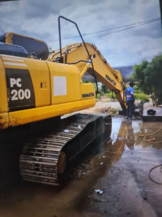 ESCAVADEIRA KOMATSU PC200 ANO 2016 - Foto 3