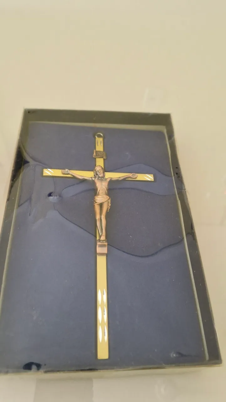 Crucifixo de Parede ou porta em Metal Bronze