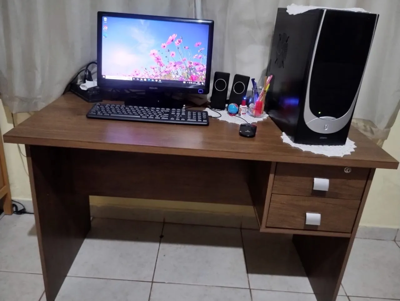 Computador Desktop Completo com mesinha