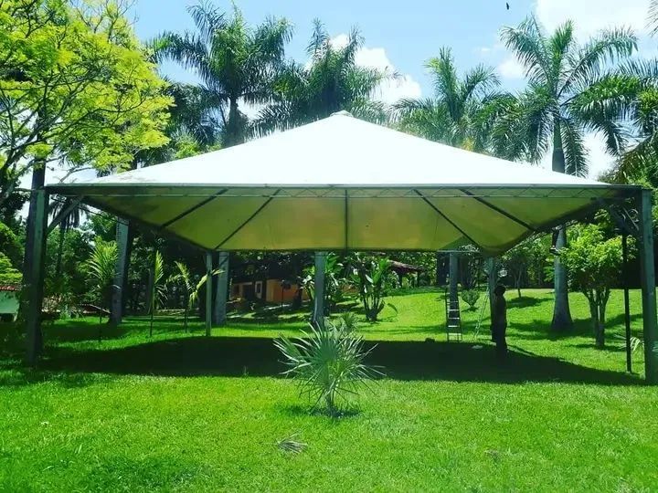 Tenda tamanho 8x8 para área externa.