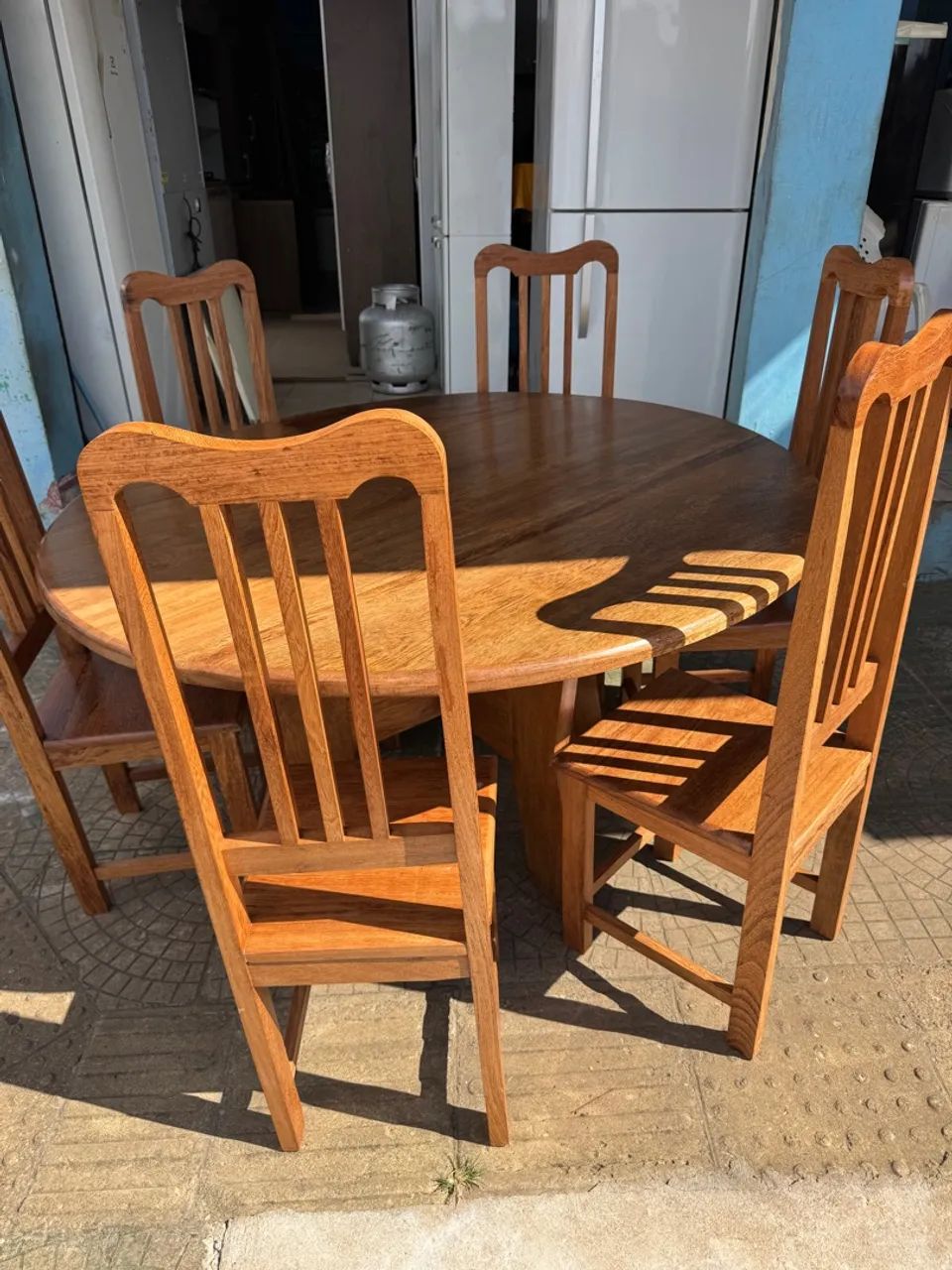 Mesa de madeira com 06 cadeiras - Foto 5