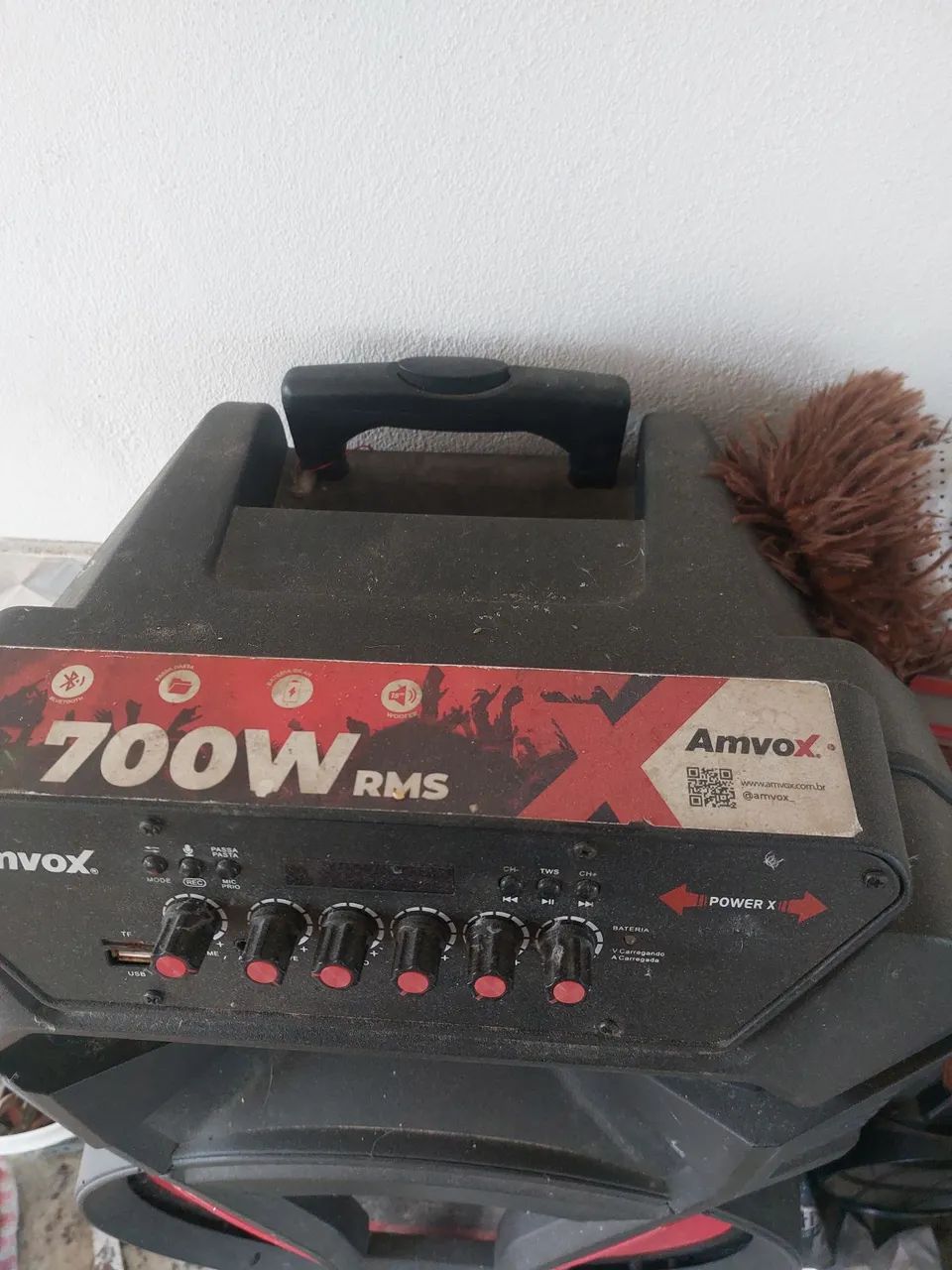 Vendo caixa de som semi nova ..