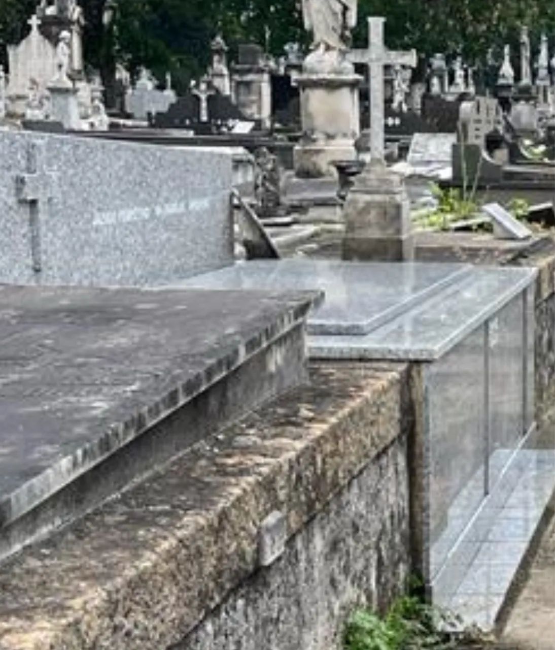 Jazigo Perpétuo Cemitério Caju vazio e limpo