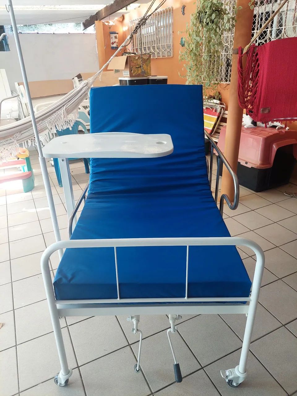 Cama hospitalar  azul  colchão.  - Foto 3