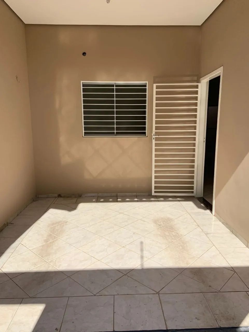 Alugo Casa 2 QTs Araguaína, St. Anhanguera - Foto 2