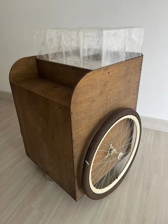 Carrinho de mão de madeira vintage - Foto 6