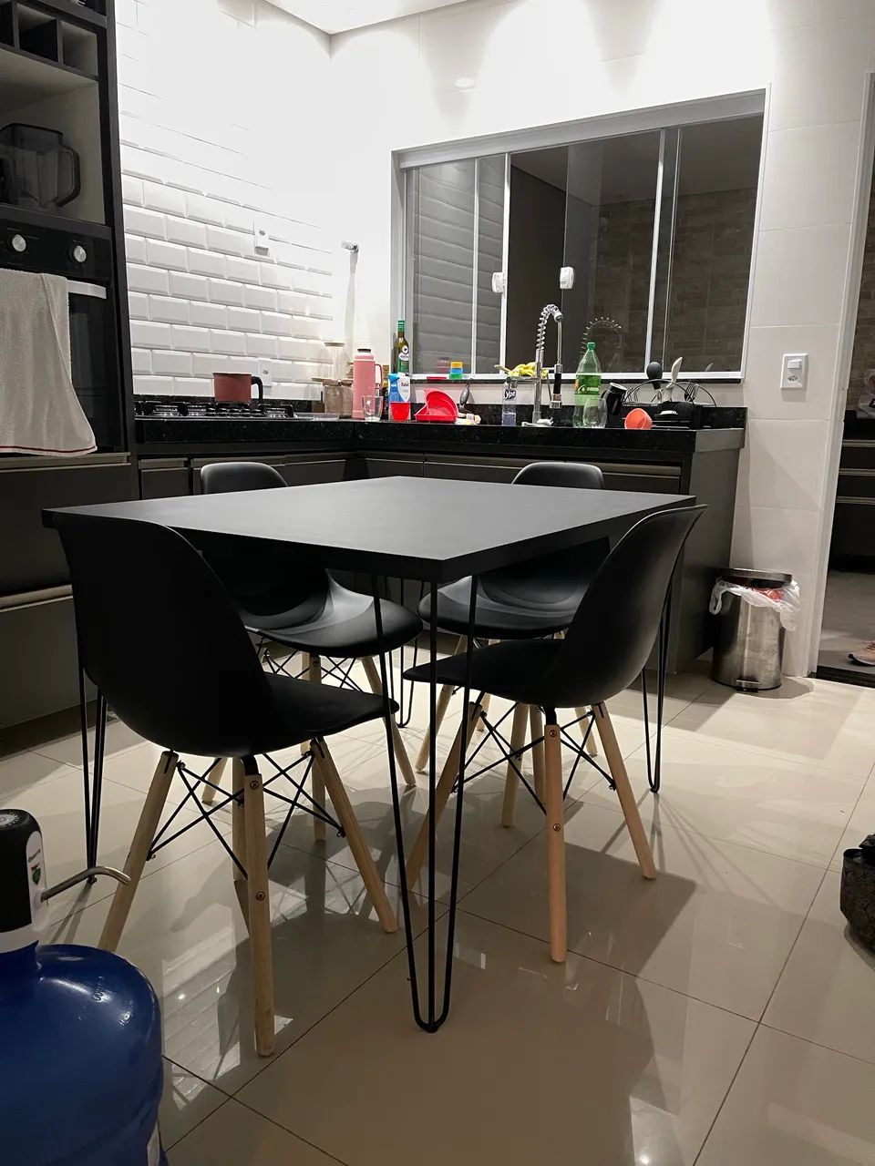 CONJUNTO DE MESA COM 4 CADEIRAS - Foto 3