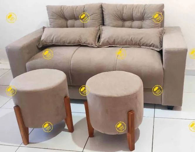 Sofá 3 lugares com puffs