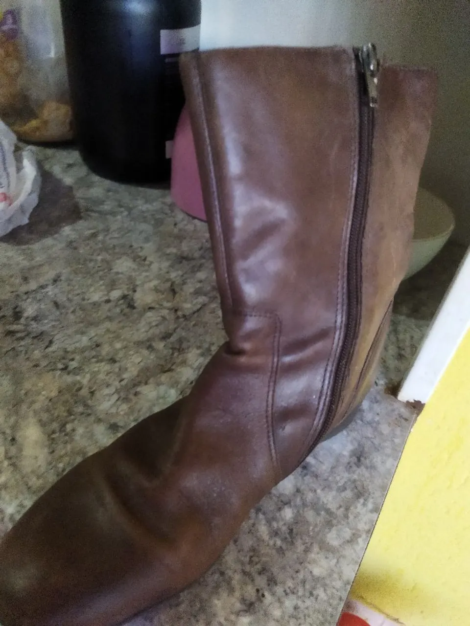 Vendo bota de couro da Arezzo n. 37 no setor Coimbra