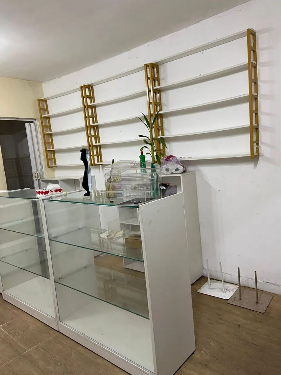 Balcão em Mdf e vidro 