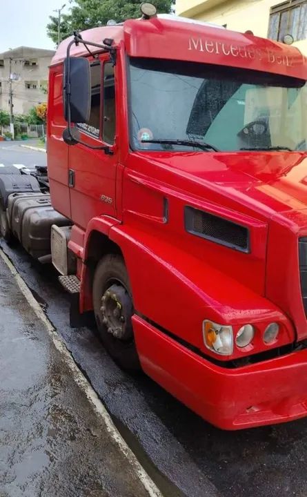 Caminhão Mercedes Benz