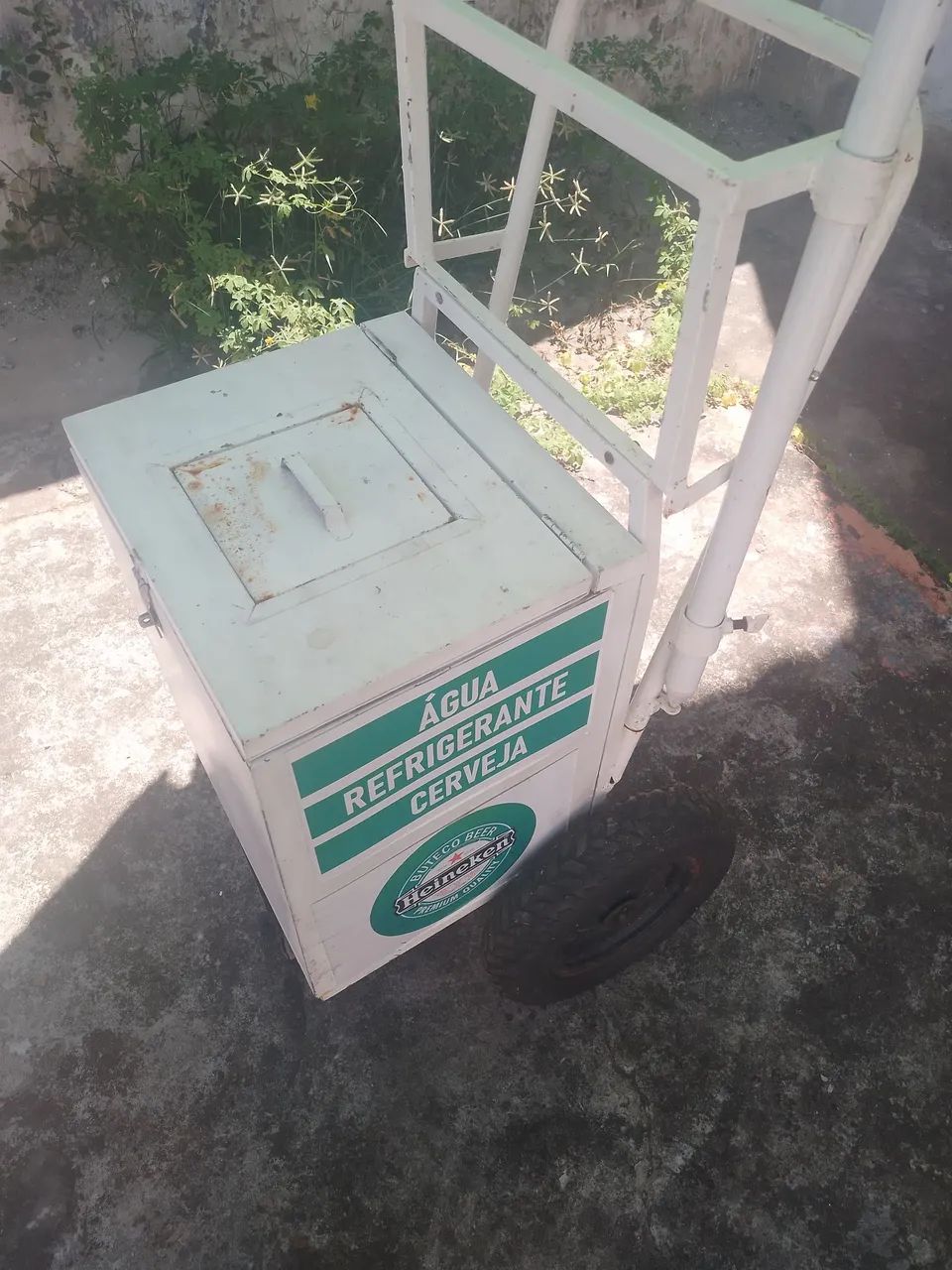 Carrinho de venda com caixa térmica e guarda-sol - Foto 3