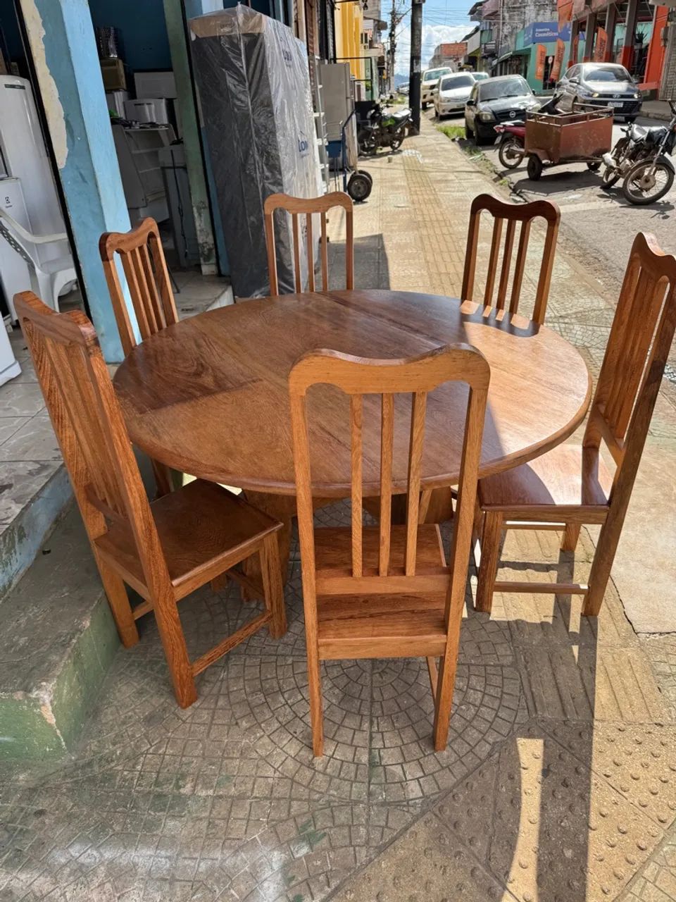 Mesa de madeira com 06 cadeiras - Foto 4