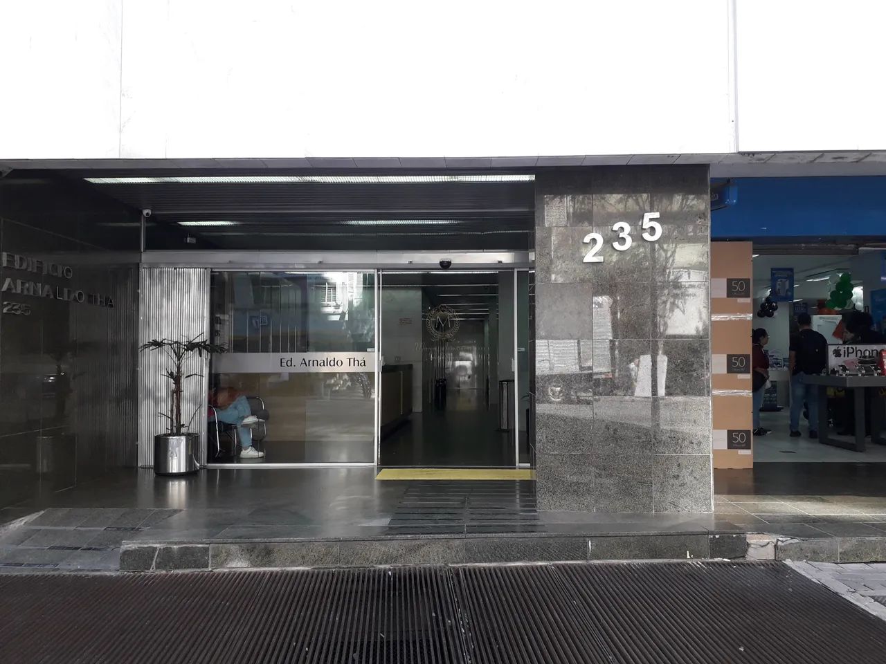 Edf. Arnaldo Thá- No coração de CuritibaExcelente oportunidade de investimento - Foto 3