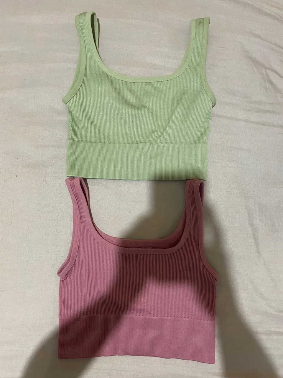 Top novo na etiqueta veste P/M paguei 50 em cada e estou vendendo por 40