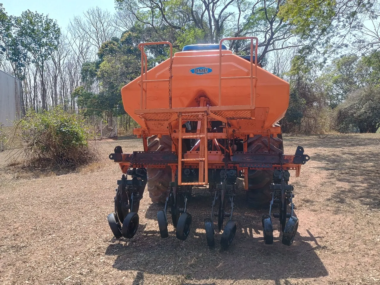 Vende-se cultivador de cana DMB