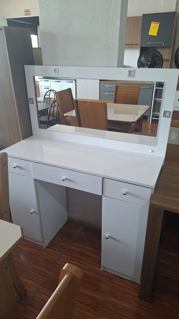 Penteadeira com espelho e led