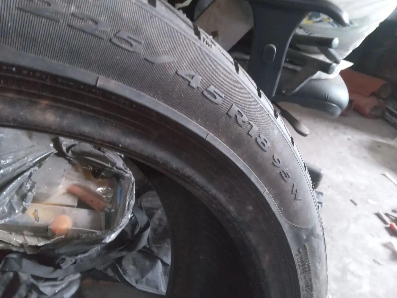 Pneu 225x55x18  meia vida 