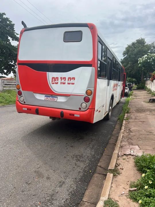 Ônibus  1721 ano 2013 Mercedes bens - Foto 4