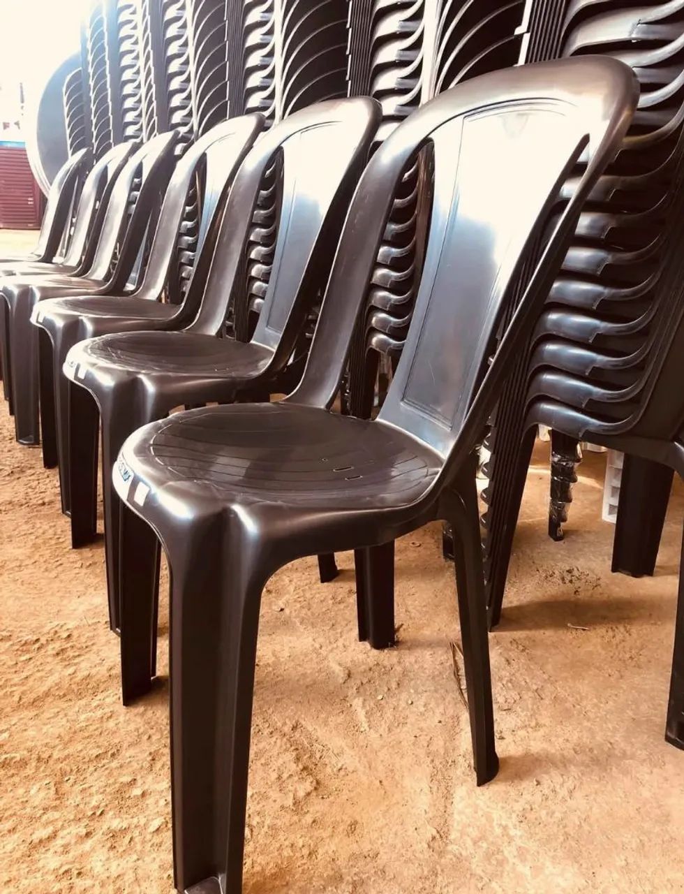Cadeiras de Plástico Novas e a mesa produto novo.  - Foto 5