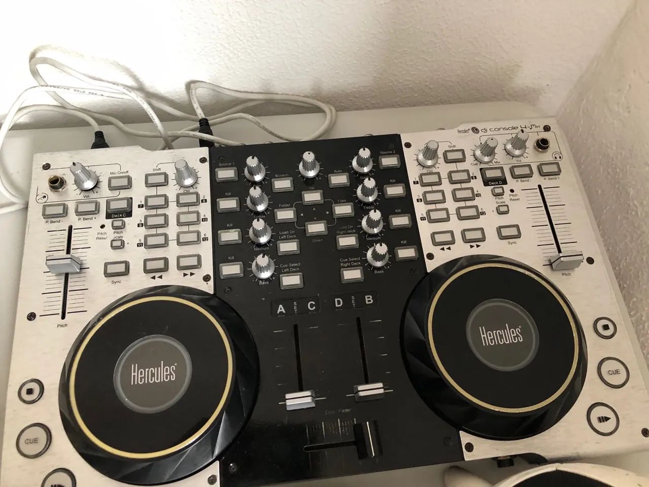 Controladora Hercules DJ Console 4-Mx