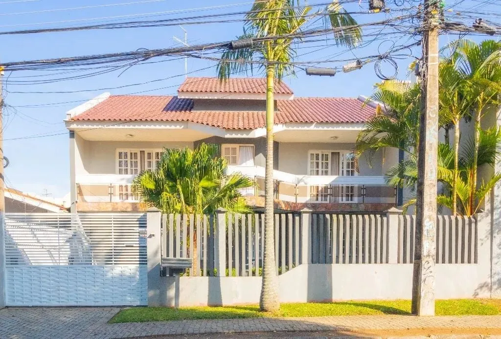 SOBRADO com 4 dormitórios à venda com 432m² por R$ 1.445.000,00 no bairro Capão Raso - CUR