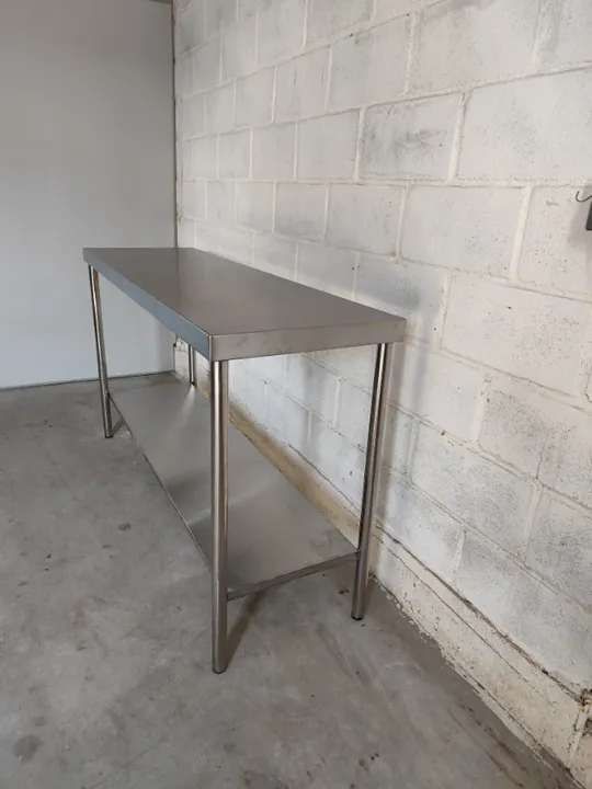 Bancada Profissional em Inox com Prateleira Lisa - Ideal para Cozinhas Comerciais
