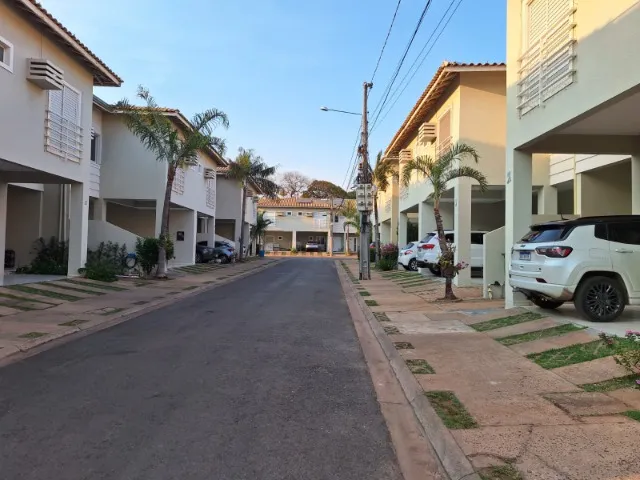 ALUGO SOBRADO EM CONDOMÍNIO, INCLUSO ENERGIA ELÉTRICA, CIDADE ALTA, COM 03 SUÍTES, 180M².