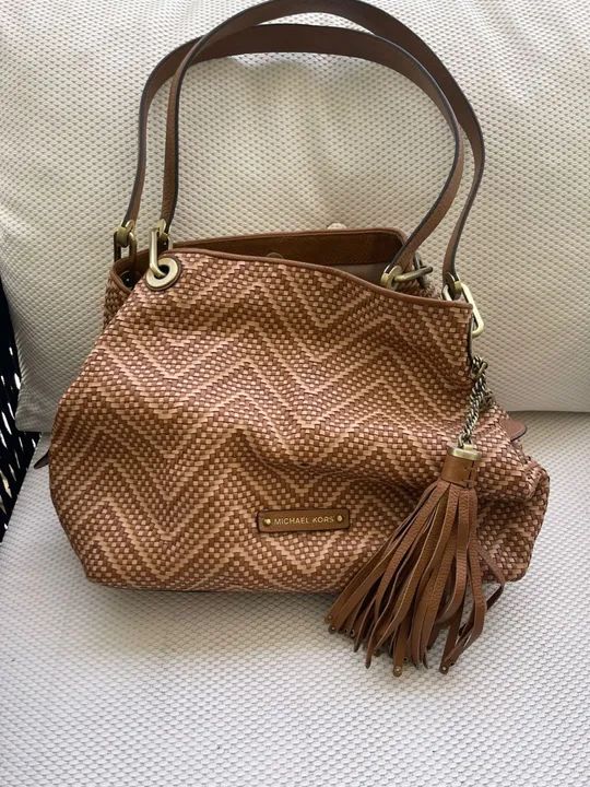Bolsa estilo couro trancadas Michael Kors comprada nos EUA - Foto 2