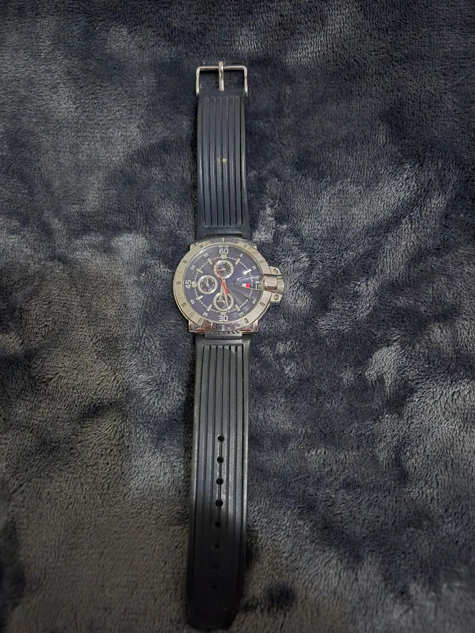 Relógio Tommy Hilfiger Chronograph Original - Mostrador Azul, Pulseira de Borracha - Foto 2