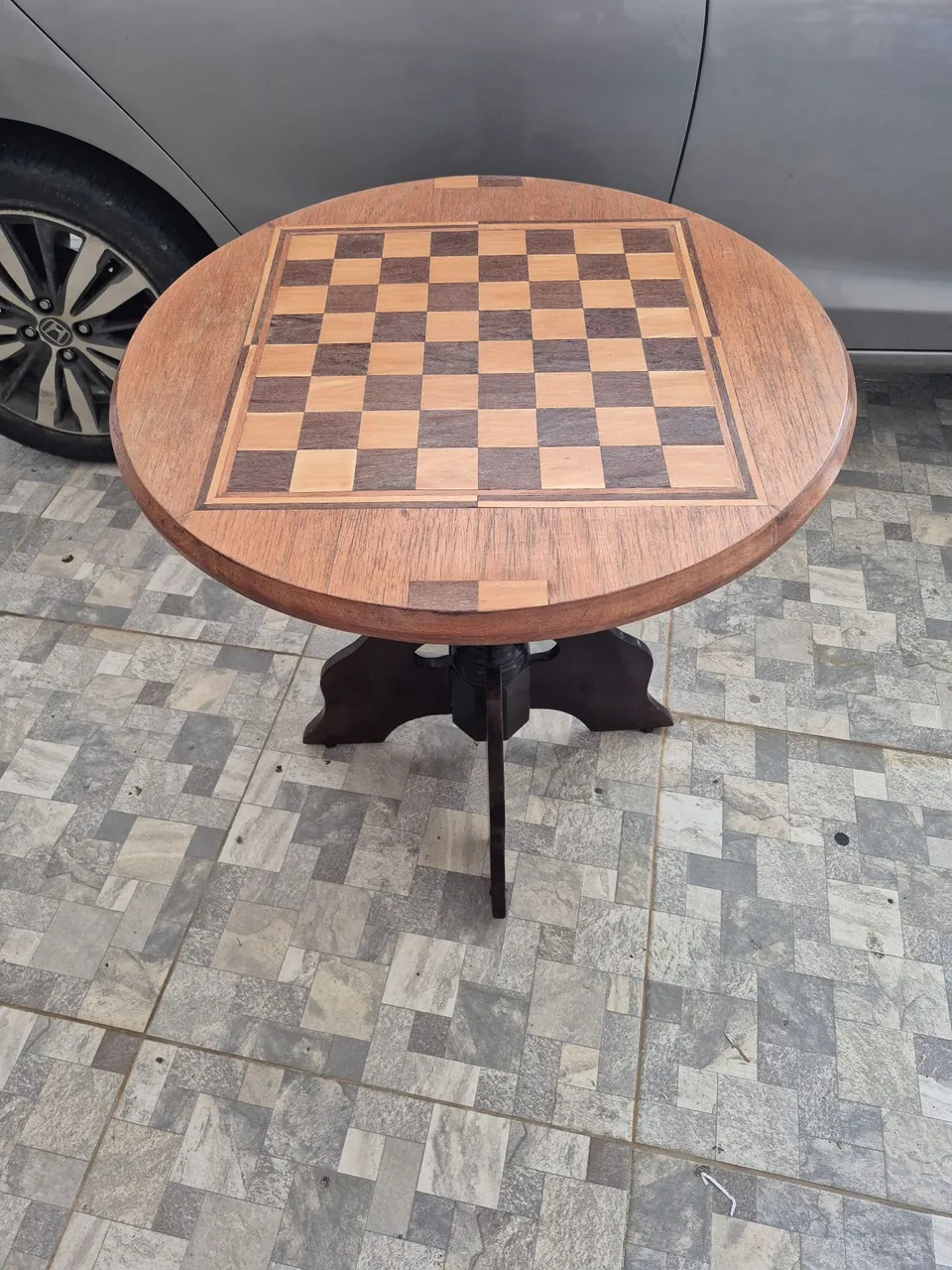 MESA ANTIGA PARA JOGOS DE XADREZ