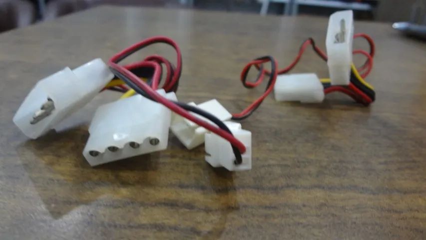 Conversor Duplo Molex para 3 pinos PWM - Foto 2